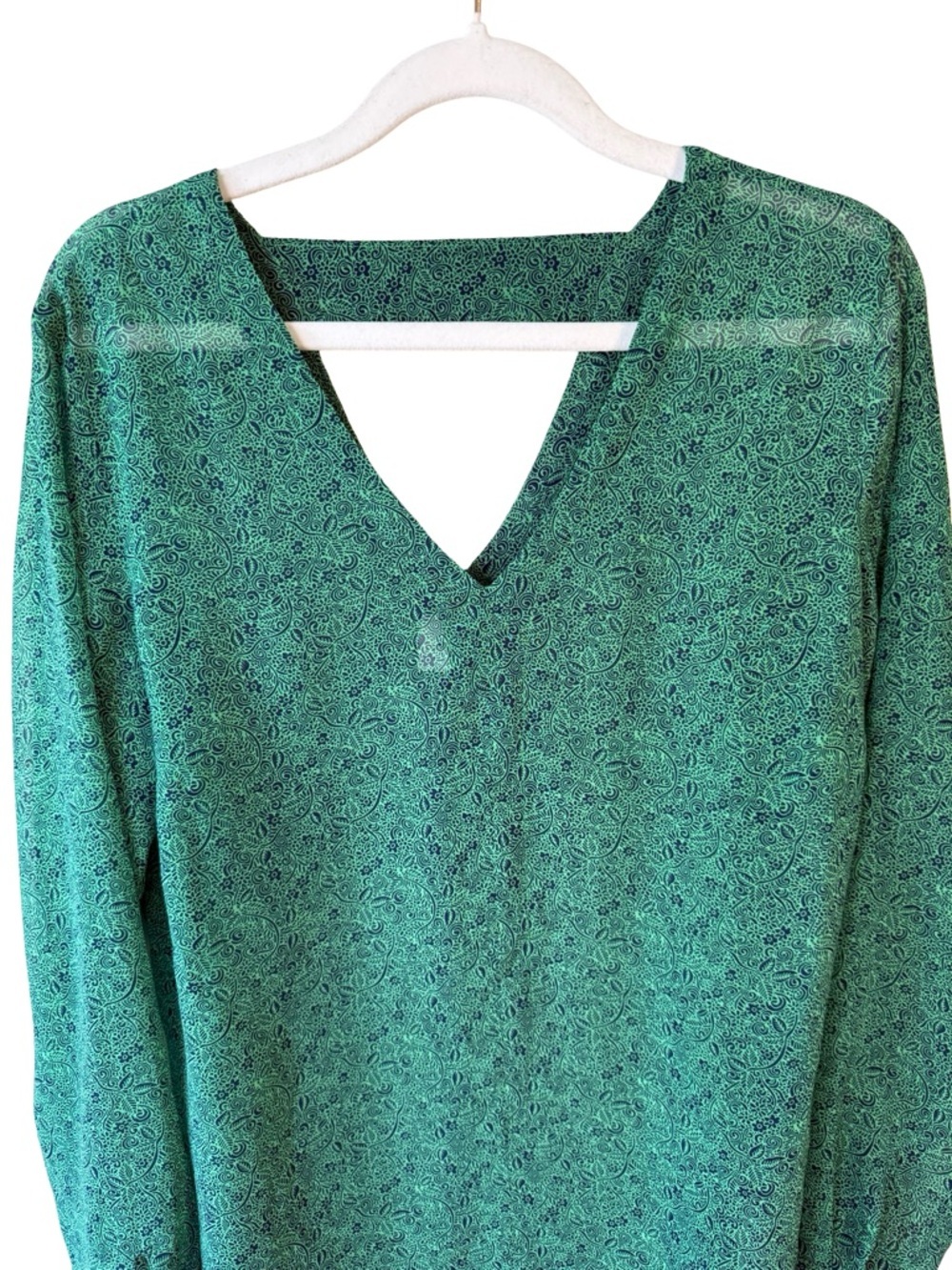 CAbi Green Paisley V-Neck Sheer Blouse Size S Lightweight Flowy Casual - Picture 11 of 14